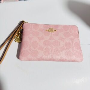 Coach Corner Zip Wristlet In Powder Pink LIMITED EDITION NWT